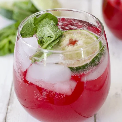 Mocktail malinowo limonkowo miętowym